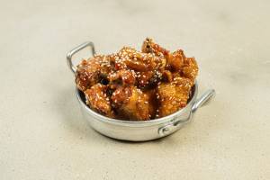 כנפיים ברוטב בוטנים